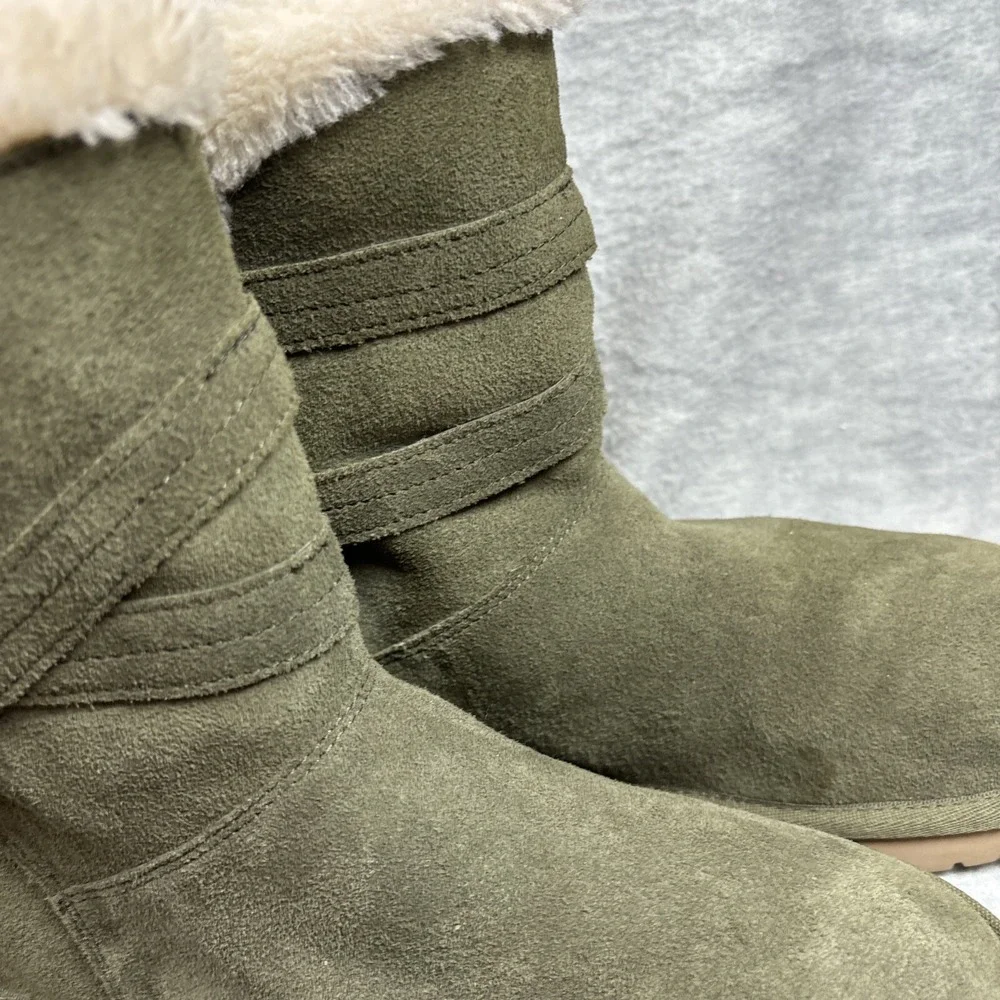 Koolaburra UGG‎ Short Boot Sz 9 Suede Olive Green Faux Fur Strap Delene Cozy EUC
